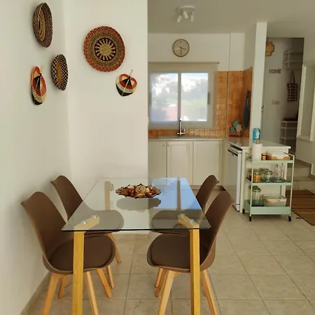 Vakantiehuis Lovely Townhouse In *